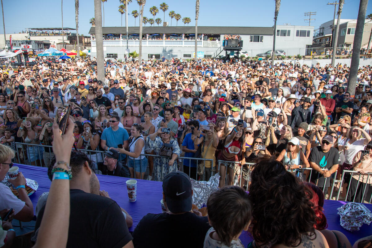 Photo of: 2025 Hodads Burger Eating Competition