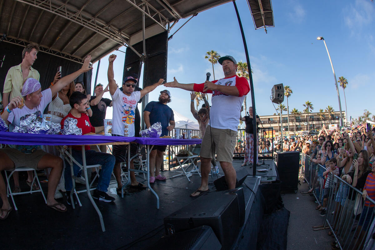 Photo of: 2025 Hodads Burger Eating Competition