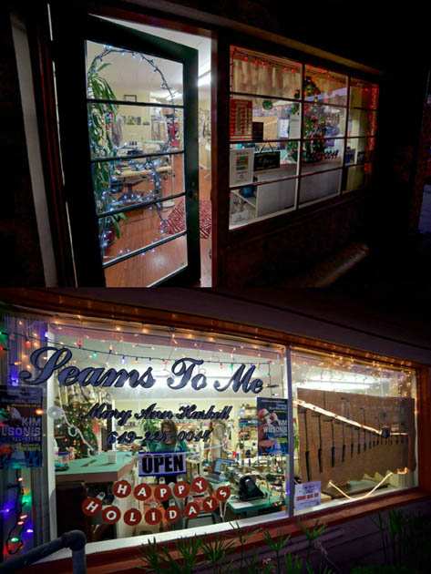 Photo of: 2016 Holiday Storefront Decorating Contest
