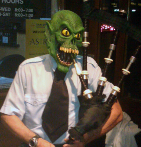 Ocean Beach News Article: OB Bagpiper Robert Burns to Haunt O.B. Highlands on Hallowe'en
